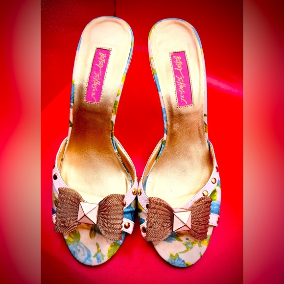 RARE Beautiful Betsey Johnson Casual Heels, 7M Good Preowned Vintage Condition - Picture 2 of 10
